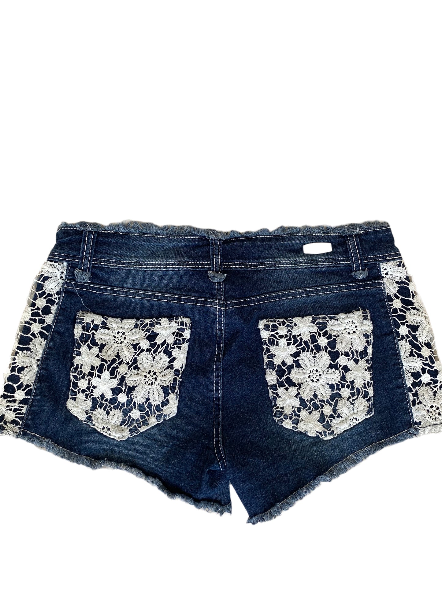 Shorts con encaje blanco